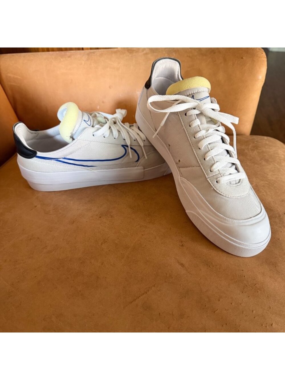 Nike Drop Type HPR Low-Top Sneakers White With Blue Swoosh & Black Heel Detail M